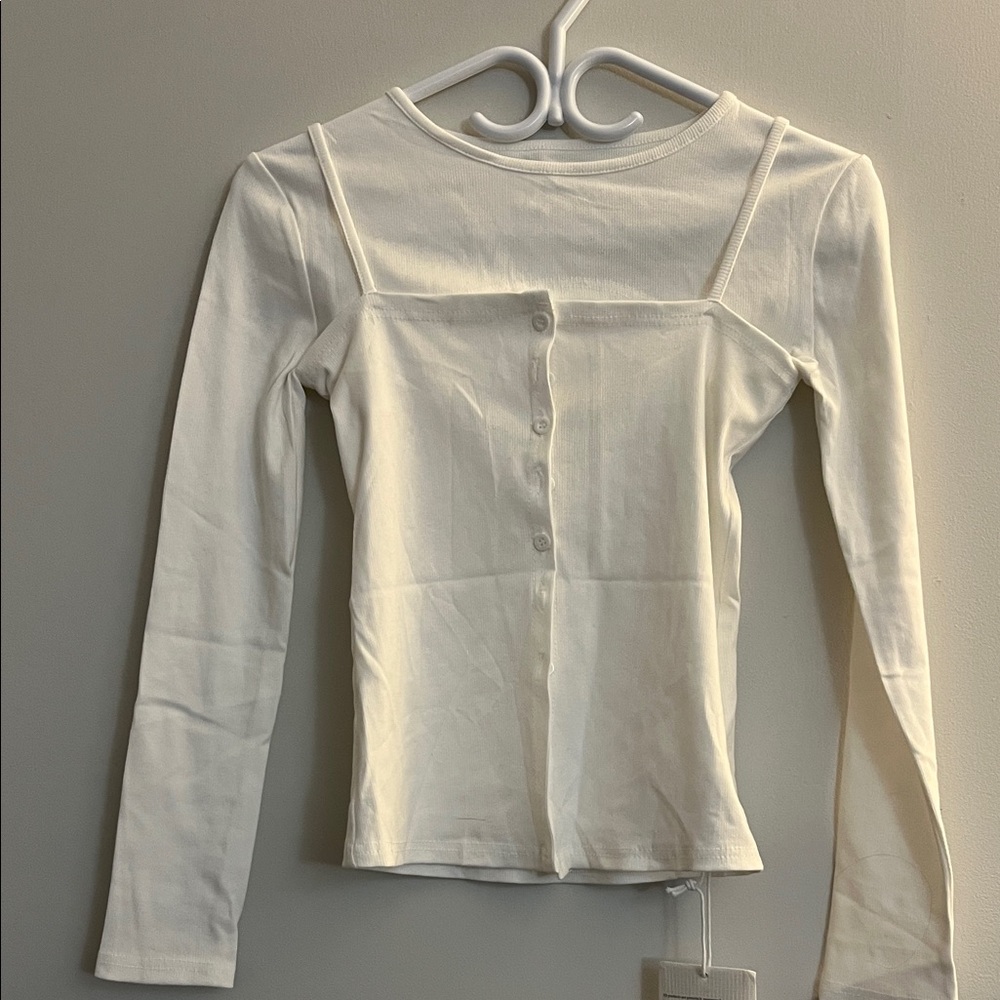 Chic White Long Sleeve Buttoned Top